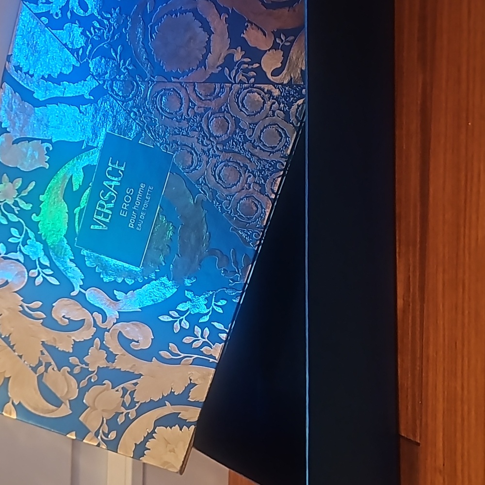Versace Gift Box - Picture 3 of 7